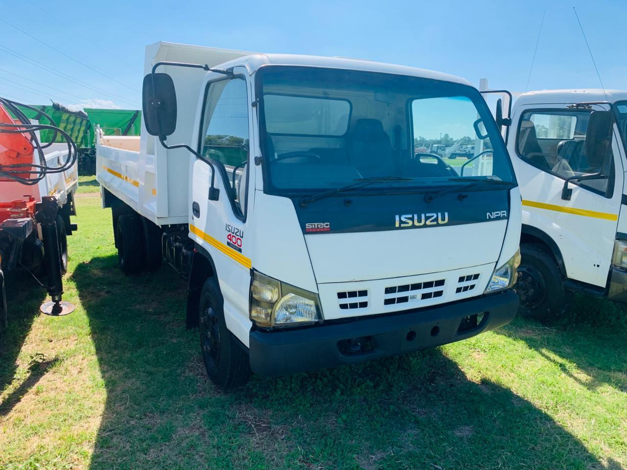 ISUZU NPR 400 3 CUBE TIPPER