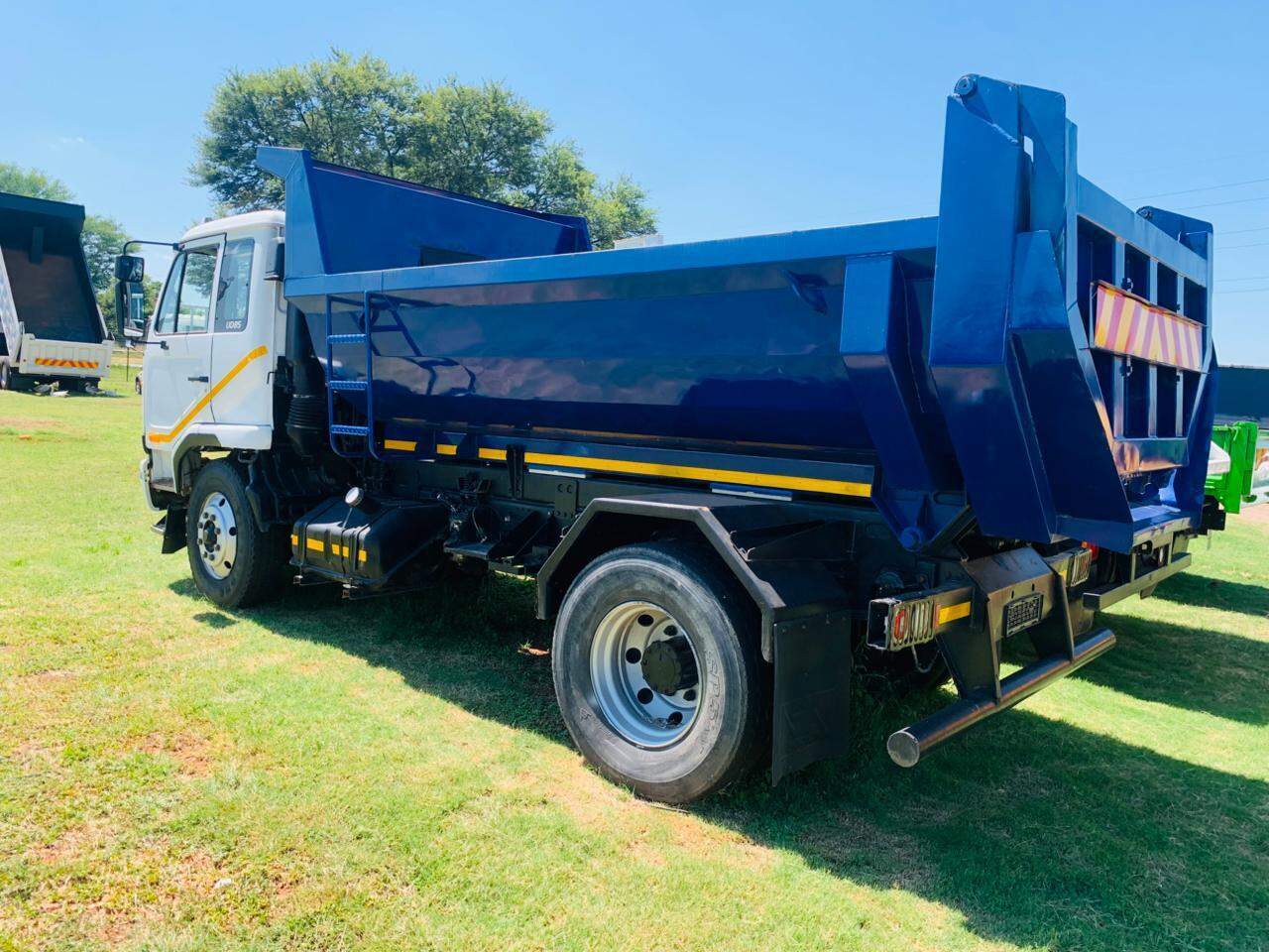 NISSAN UD 85 6 CUBE TIPPER TRUCK