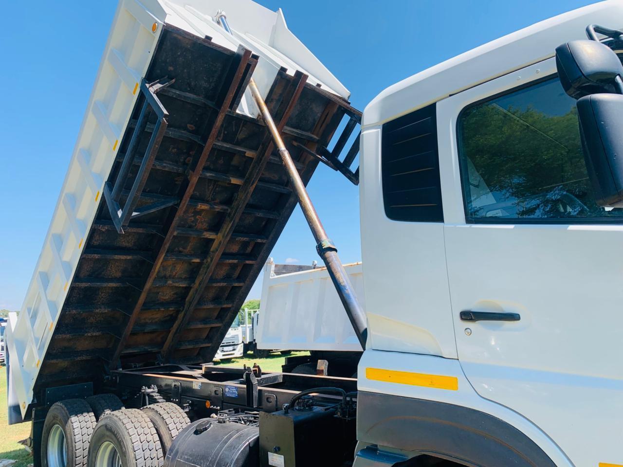 NISSAN DIESEL UD QUESTER 10 CUBE TIPPER