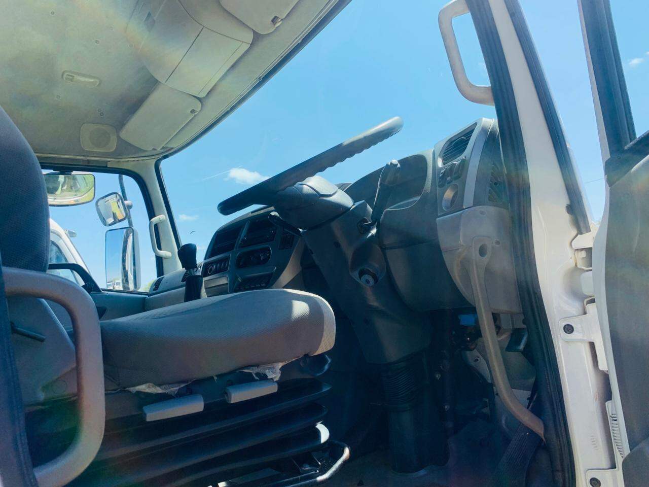 NISSAN DIESEL UD QUESTER 10 CUBE TIPPER