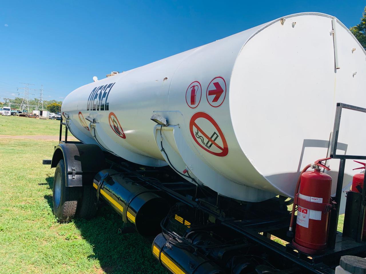 NISSAN DIESEL UD85 DIESEL TANKER