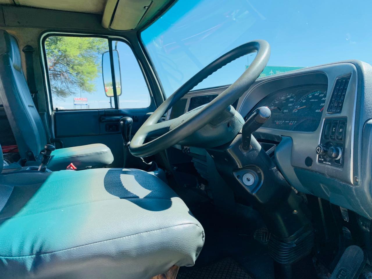 NISSAN DIESEL UD85 DIESEL TANKER