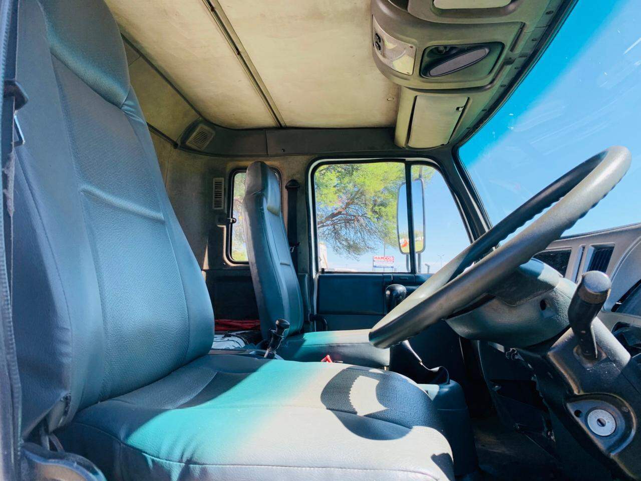 NISSAN DIESEL UD85 DIESEL TANKER