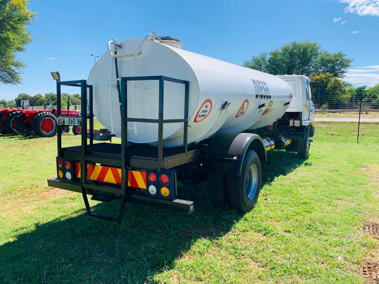 NISSAN DIESEL UD85 DIESEL TANKER