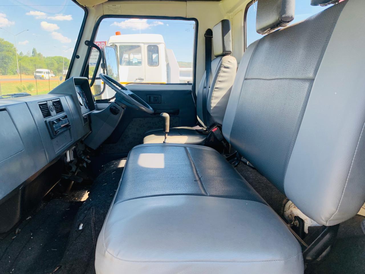 TATA 809 3 CUBE TIPPER WITH CRANE