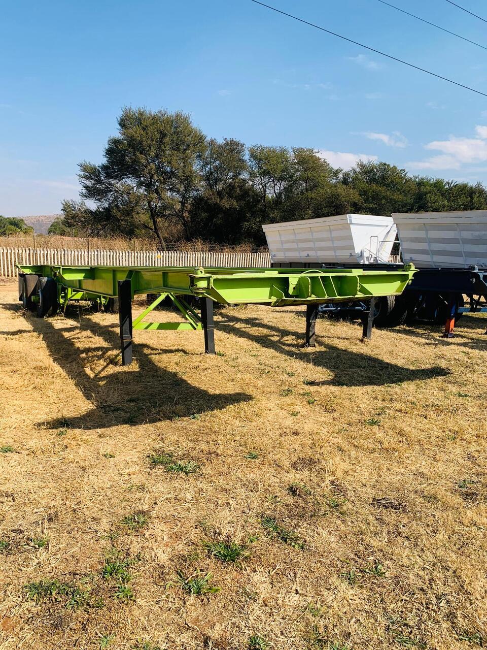 HENDRED FRAUEHAUF SKELETAL TRAILER
