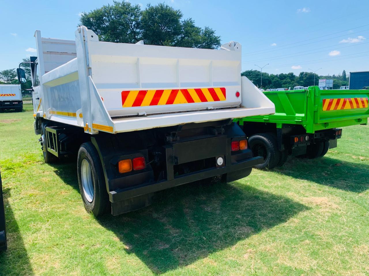 NISSAN UD 85 6 CUBE TIPPER TRUCK