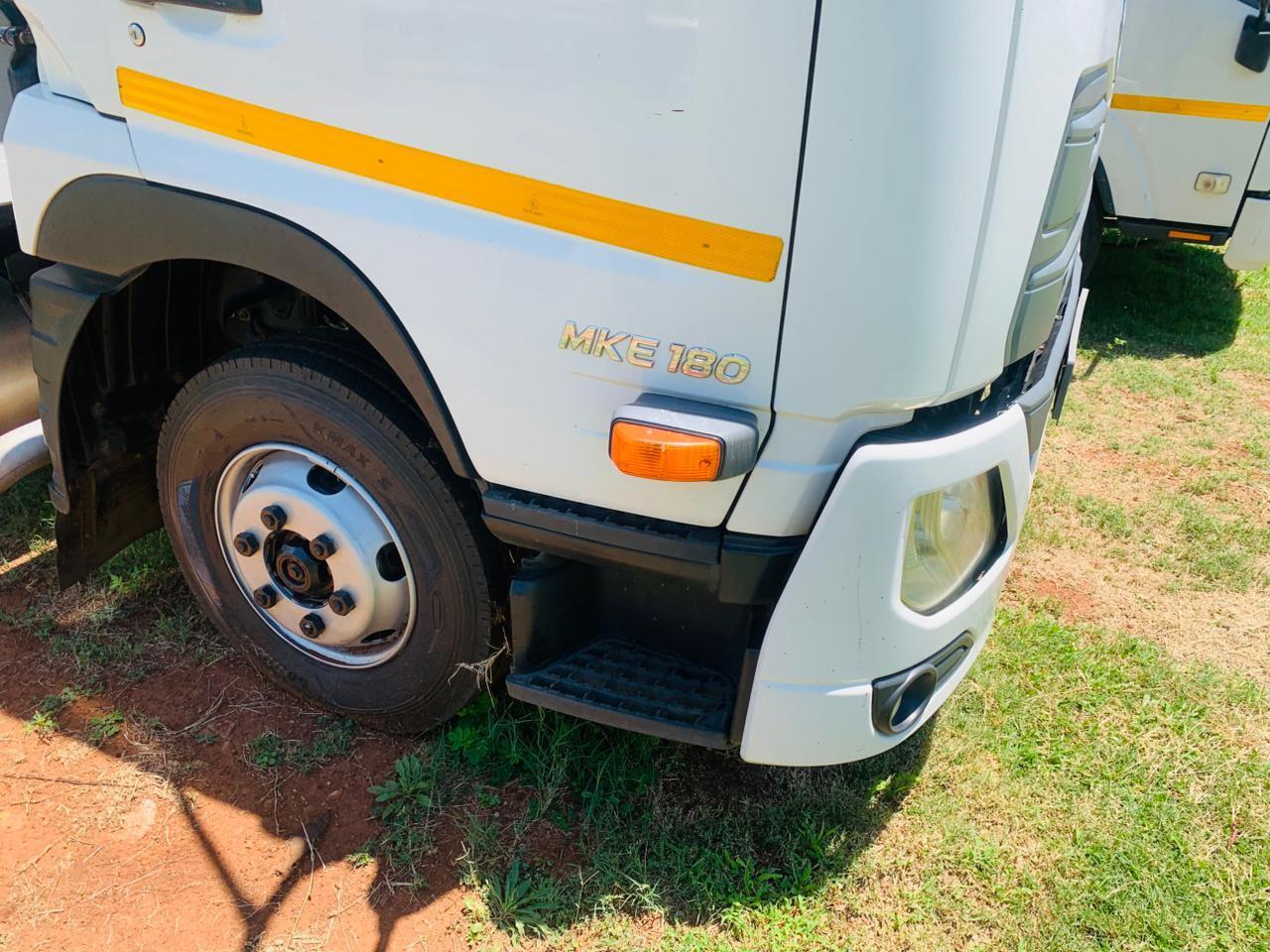 NISSAN UD CRONER 6 TON DROPSIDE