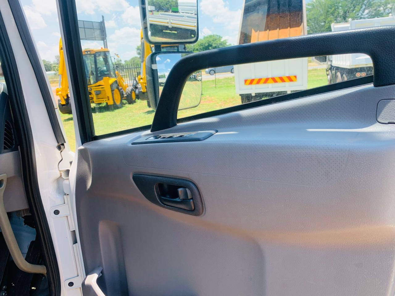 NISSAN UD CRONER 6 TON DROPSIDE