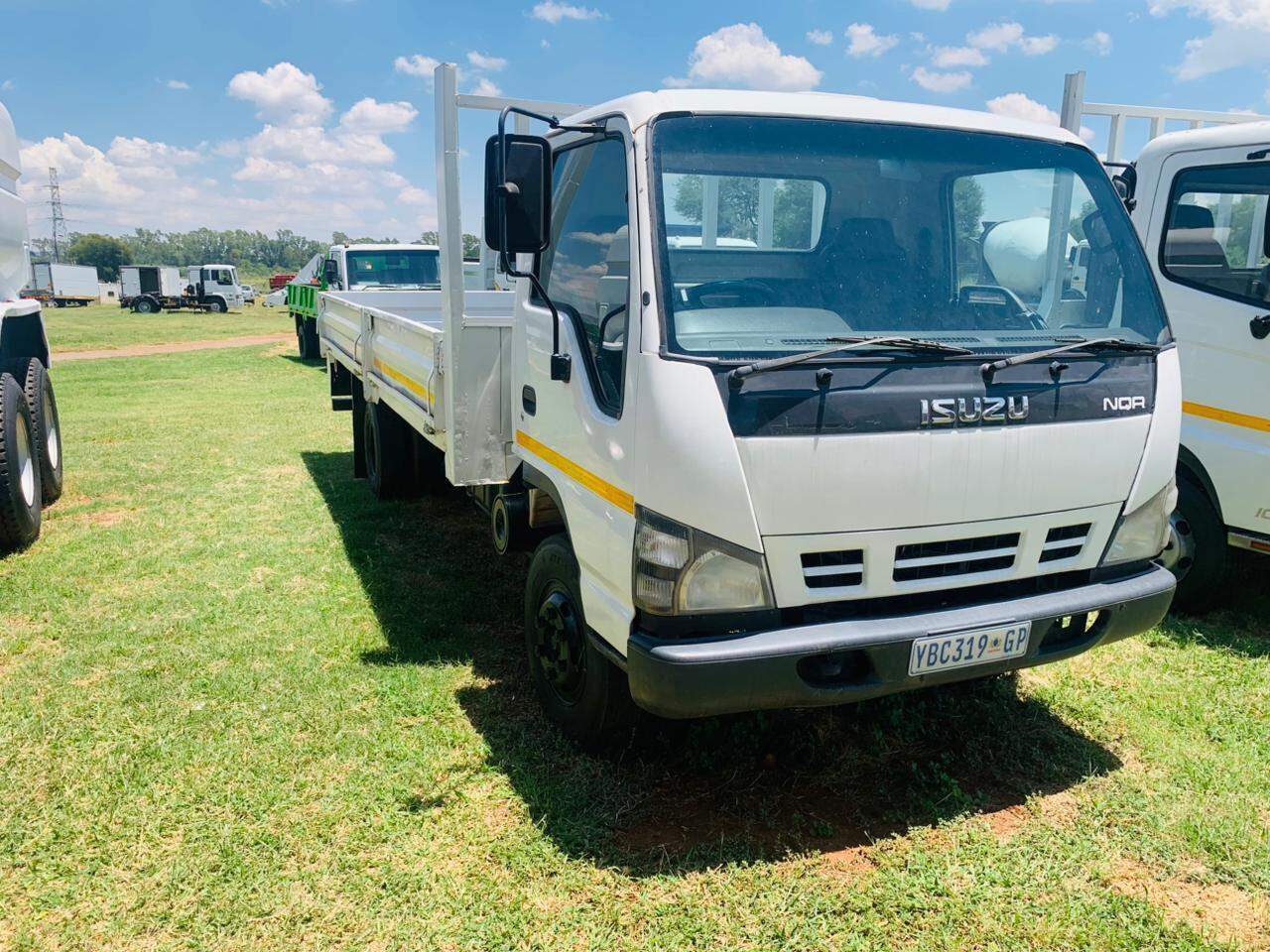 ISUZU NQR 400 4 TON DROPSIDE