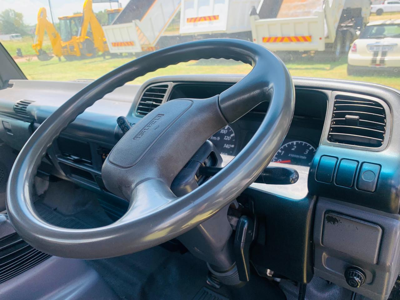 ISUZU NQR 400 4 TON DROPSIDE