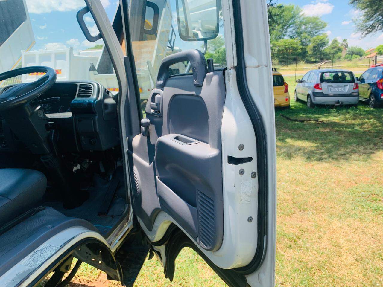 ISUZU NQR 400 4 TON DROPSIDE