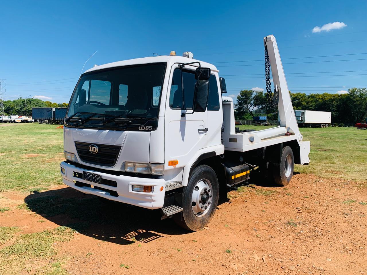 NISSAN DIESEL UD85 SKIPLOADER